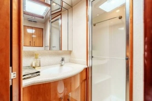 2004 Hatteras 54 Convertible thumbnail 20