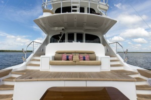 2016 Viking 92 Enclosed Bridge thumbnail 4