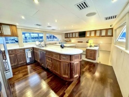 Serendipity 94ft Lazzara Yachts Yacht For Sale