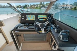 2022 Prestige 520 Flybridge thumbnail 2