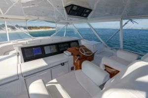 2005 Hatteras 68 Convertible thumbnail 30
