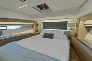 2022 Prestige 590 Flybridge thumbnail 33