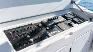 2001 Hatteras 60 Convertible thumbnail 49