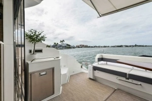 2020 Cruisers Yachts 46 Cantius thumbnail 14