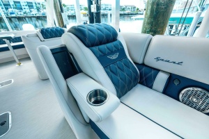 HOLD ON 30ft Bennington Yacht For Sale