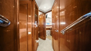 CARVER 56 VOYAGER SKY LOUNGE “LADY CAPE”