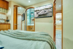 MAJESTIK 80ft Hatteras Yacht For Sale