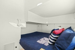 2019 Intrepid 475 Sport Yacht thumbnail 31
