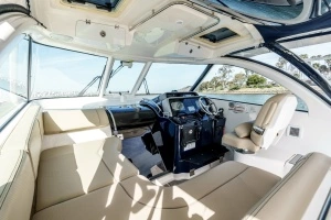 2018 Pursuit 385 Offshore thumbnail 23