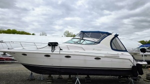 33' Cruisers Yachts 1999