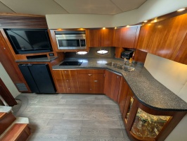 2007 Cruisers Yachts 520 Express 52