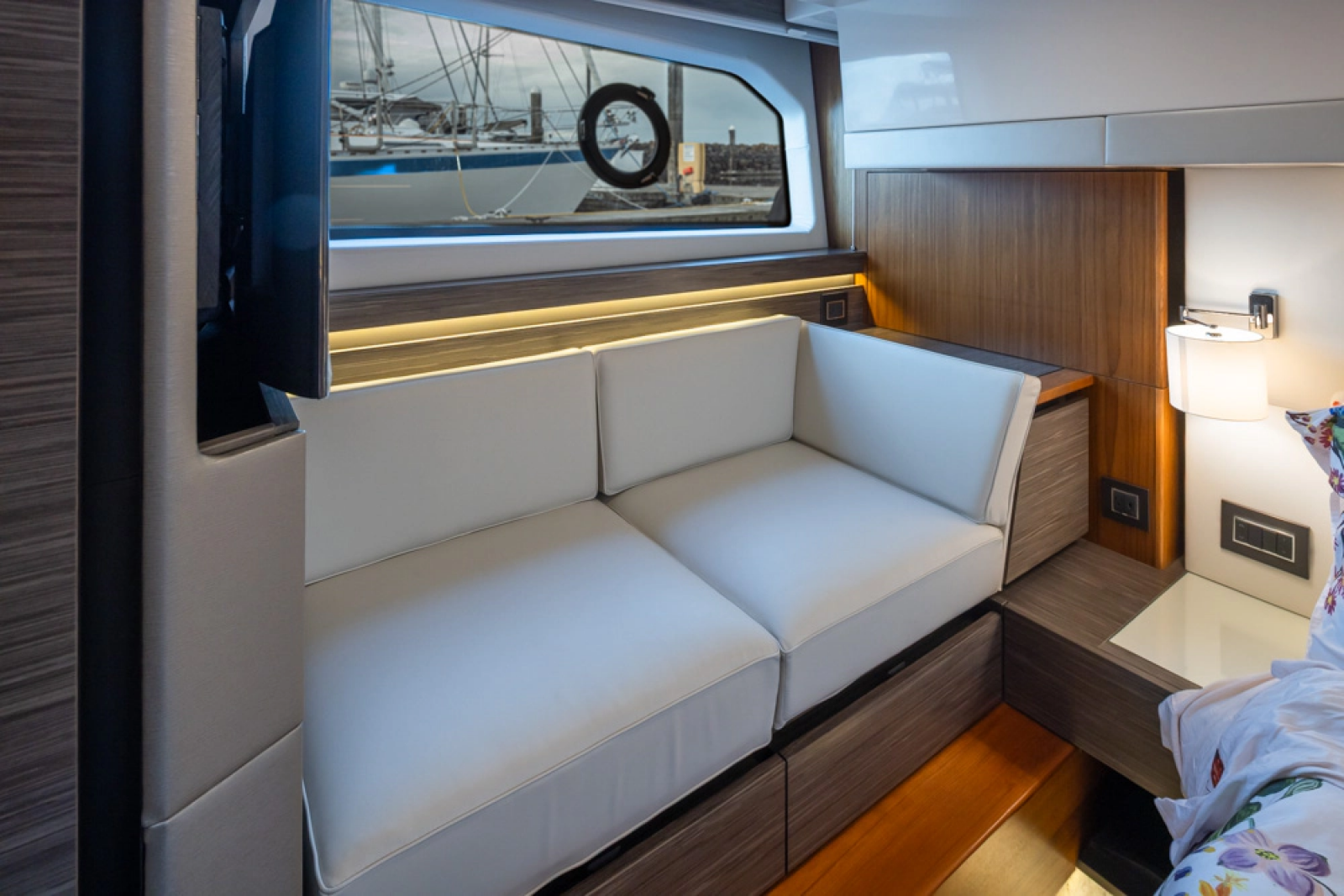 2019 Tiara Yachts C49 Coupe