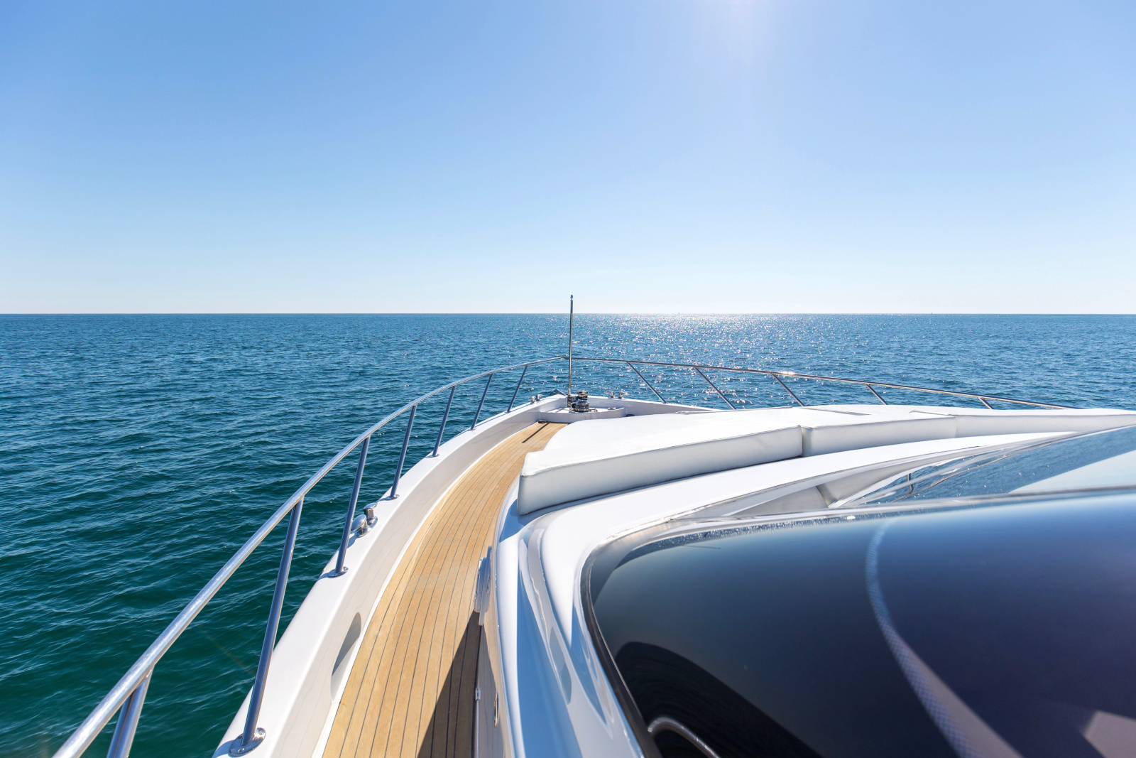 2006 Hatteras 80 Motor Yacht Skylounge