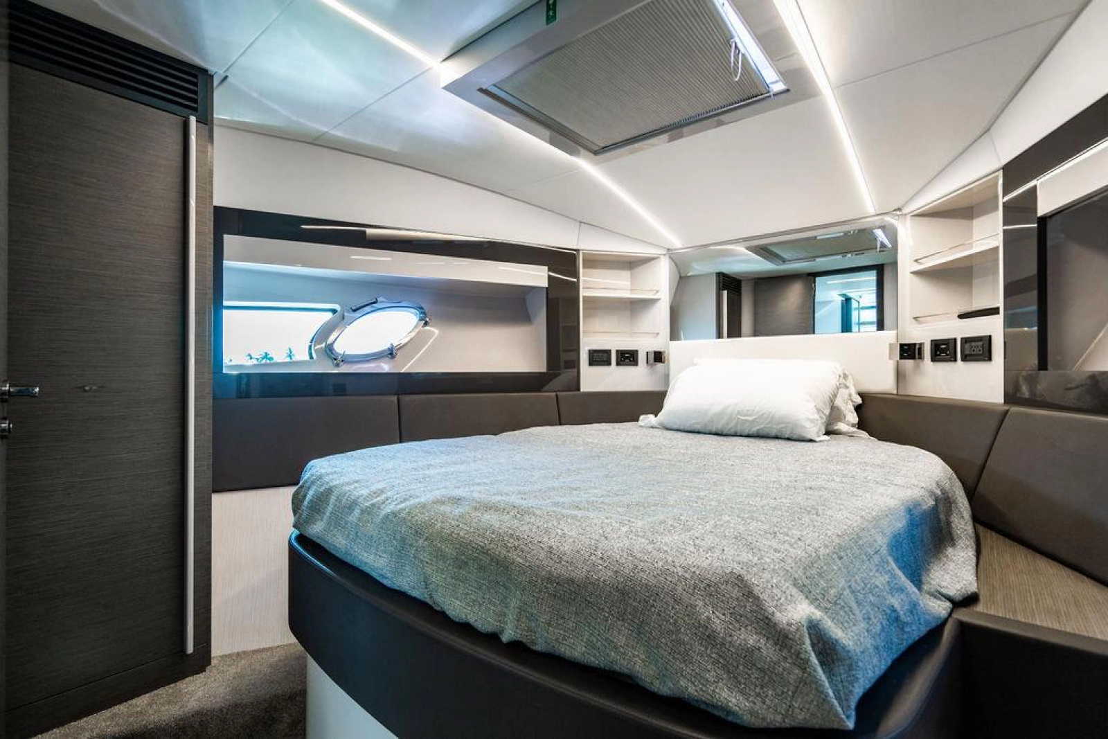 2018 Pershing 5x