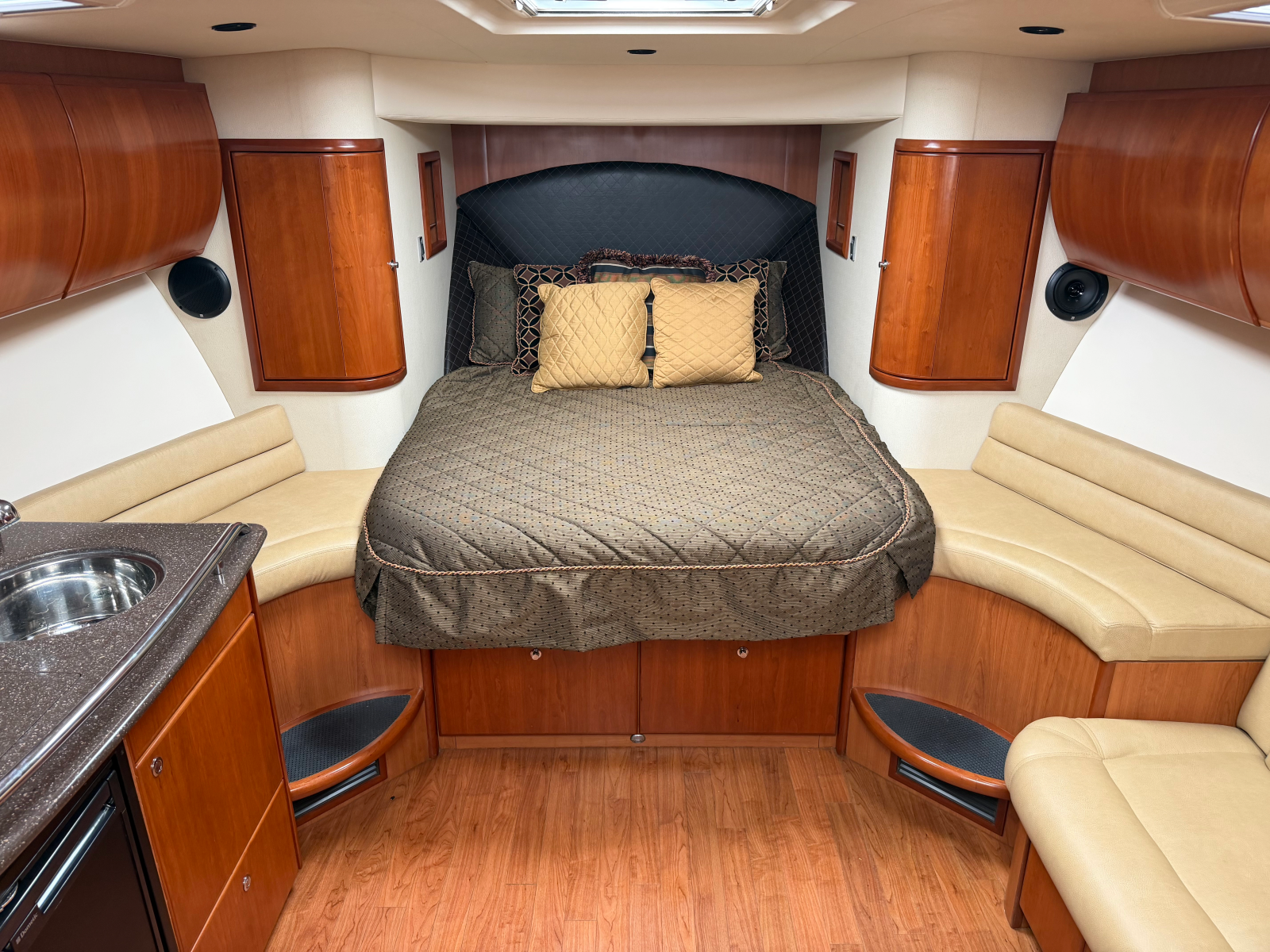 2010 Luhrs 37 OB Canyon Series