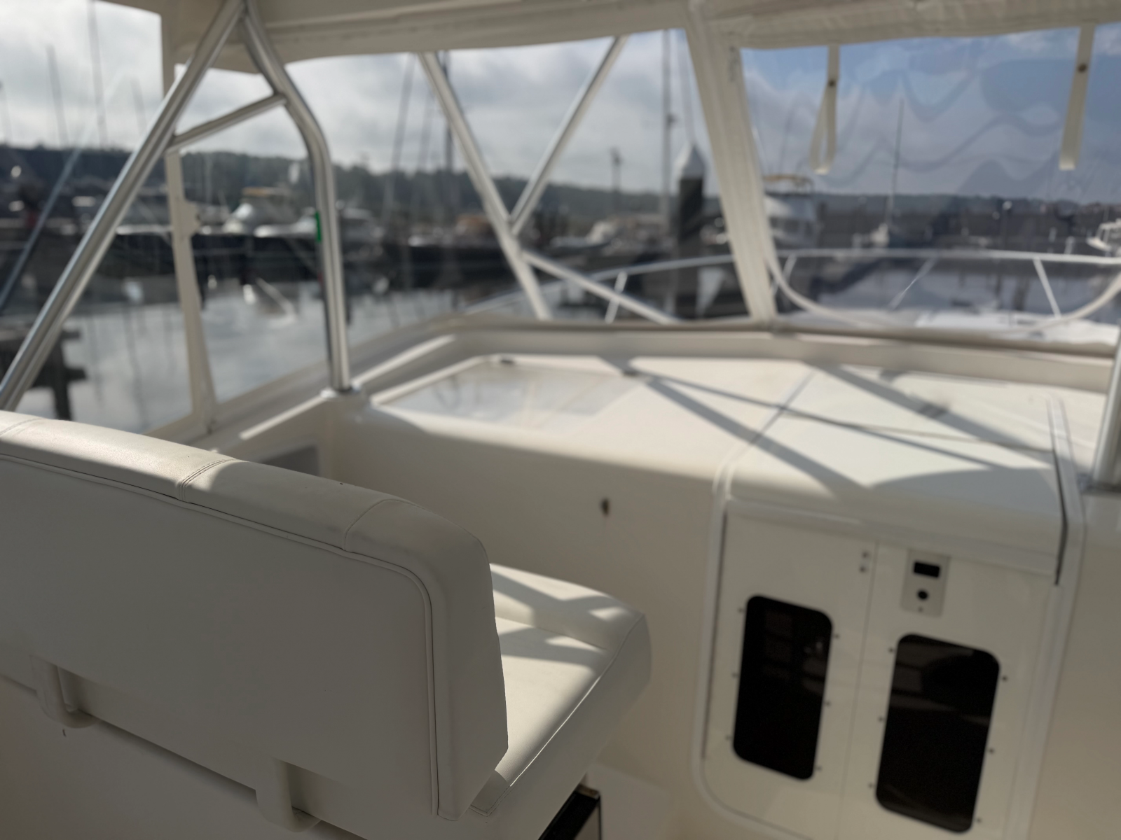 2010 Luhrs 37 OB Canyon Series
