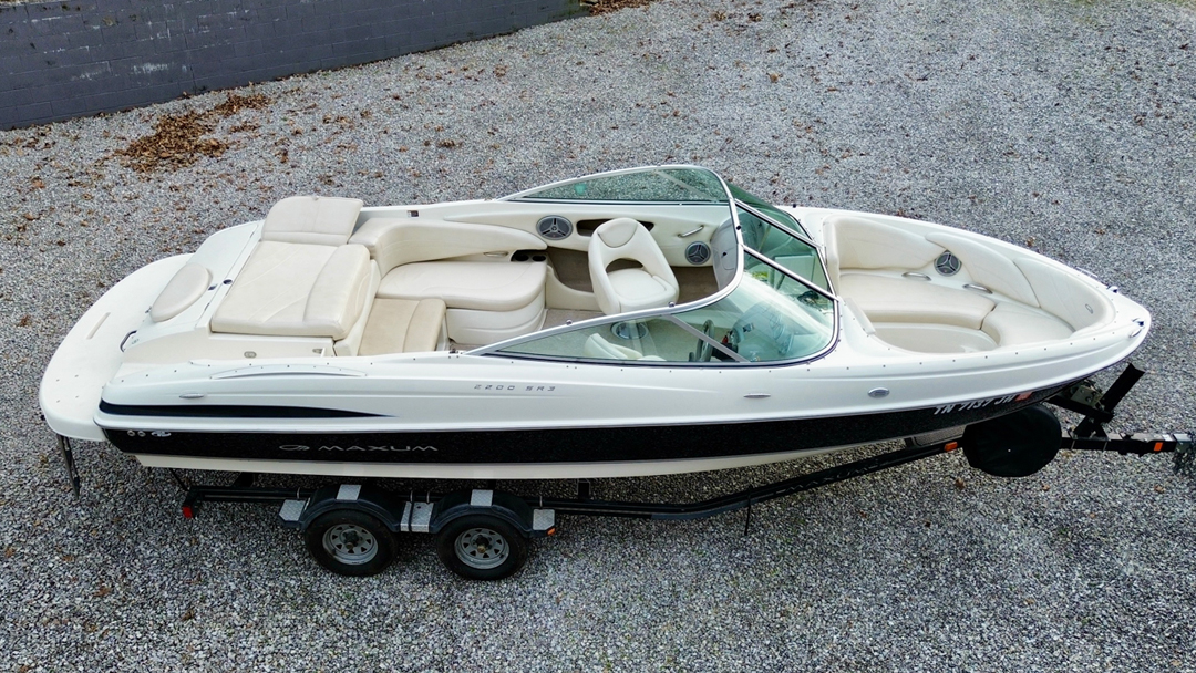 22ft Maxum Yacht For Sale